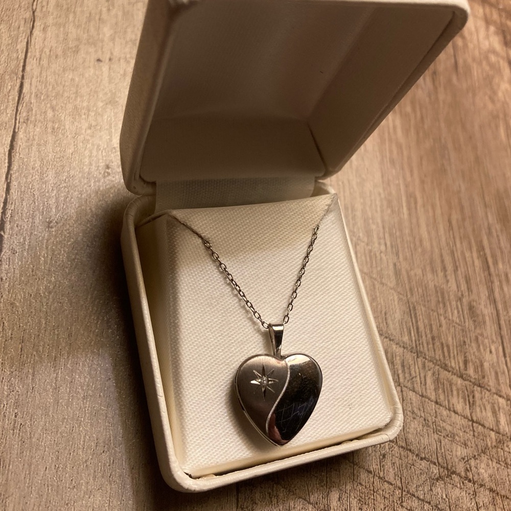 NWT diamond accent heart locket necklace - Picture 3 of 6